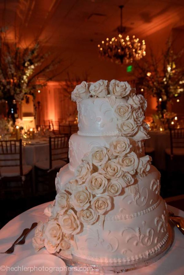 traditional white wedding cakes